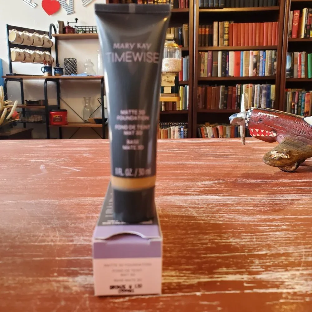 Bronze W 130 (Warm) Matte 3D Foundation - Mary Kay